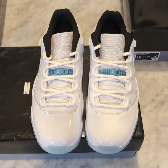 Air Jordan 11 Retro 11 Lows - Picture 2 of 6